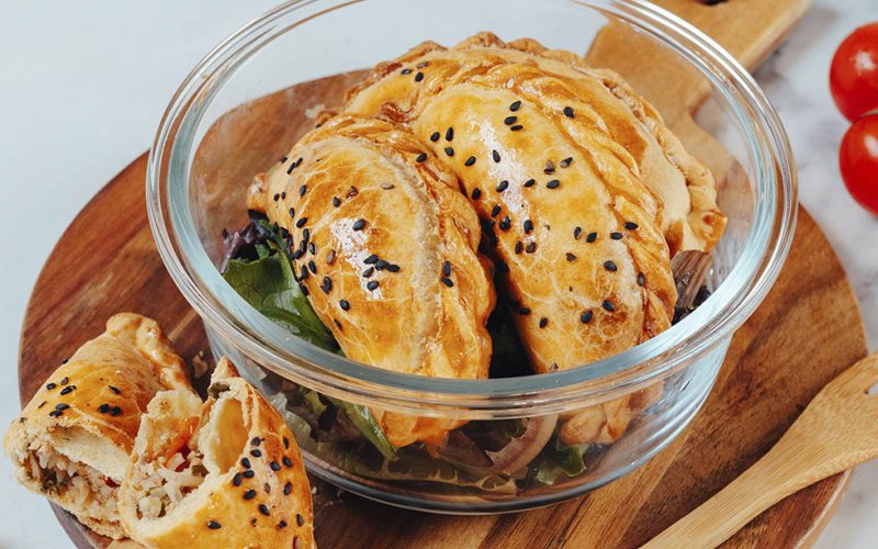 Empanadas recheadas com arroz e atum. Arroz ORIENTE